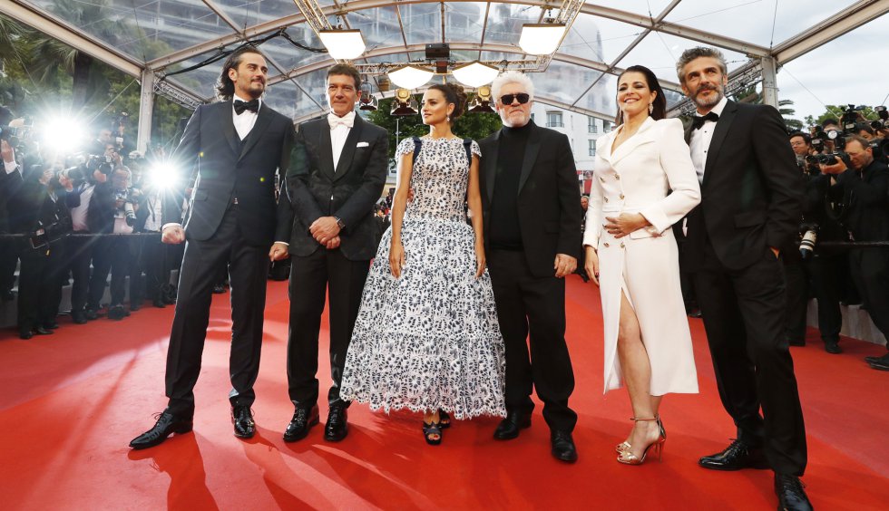 72nd Cannes Film Festival - Screening of the film "Pain and Glory" (Dolor y gloria) in competition - Red Carpet Arrivals - Cannes, France, May 17, 2019. Director Pedro Almodovar and cast members Penelope Cruz, Antonio Banderas, Nora Navas, Asier Etxeandia and Leonardo Sbaraglia. REUTERS/Eric Gaillard 72nd Cannes Film Festival - Screening of the film "Pain and Glory" (Dolor y gloria) in competition - Red Carpet Arrivals - Cannes, France, May 17, 2019. Director Pedro Almodovar and cast members Penelope Cruz, Antonio Banderas, Nora Navas, Asier Etxeandia and Leonardo Sbaraglia. REUTERS/Eric Gaillard
