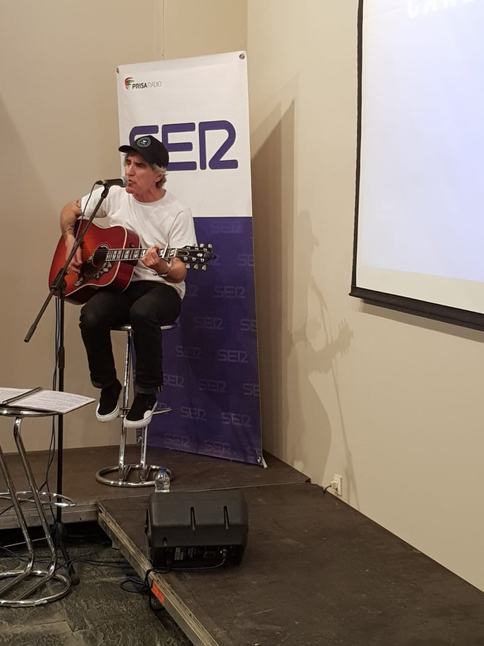 Mikel Erentxun actuando Mikel Erentxun actuando
