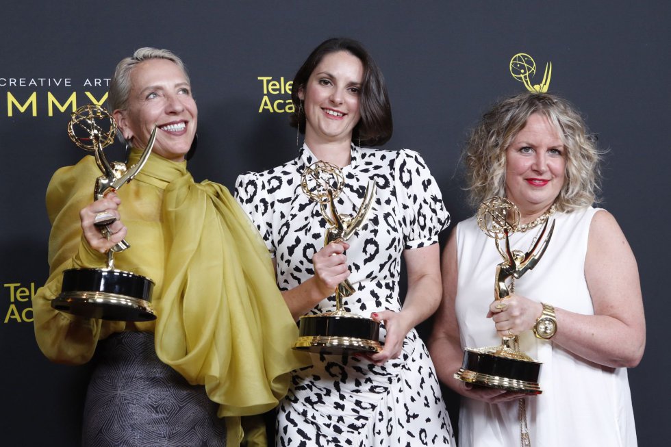Los Angeles (United States), 15/09/2019.- (L-R) Michele Clapton, Emma O'Louglin and Kate O'Farrell pose with the Outstanding Fantasy/Sci-Fi Costumes Award for 'Game of Thrones' in the press during the 2019 Creative Arts Emmy Awards at the Microsoft Theater in Los Angeles, California, USA, 15 September 2019. The Creative Arts Emmy Awards honor excellence in Television technical categories such as makeup, casting direction, costume design, editing and cinematography. The 71st Primetime Emmy Awards Ceremony will take place on 22 September 2019. (Cine, Estados Unidos) EFE/EPA/NINA PROMMER Los Angeles (United States), 15/09/2019.- (L-R) Michele Clapton, Emma O'Louglin and Kate O'Farrell pose with the Outstanding Fantasy/Sci-Fi Costumes Award for 'Game of Thrones' in the press during the 2019 Creative Arts Emmy Awards at the Microsoft Theater in Los Angeles, California, USA, 15 September 2019. The Creative Arts Emmy Awards honor excellence in Television technical categories such as makeup, casting direction, costume design, editing and cinematography. The 71st Primetime Emmy Awards Ceremony will take place on 22 September 2019. (Cine, Estados Unidos) EFE/EPA/NINA PROMMER