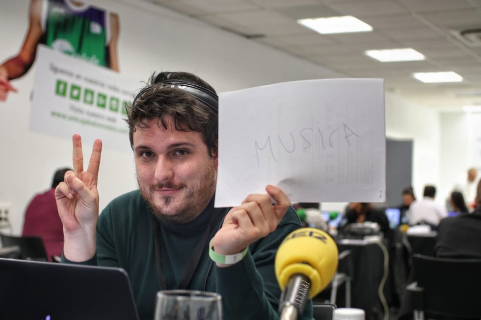 Alejandro Rodríguez, productor, realizador, trípode, community manager y Goya a la paciencia Alejandro Rodríguez, productor, realizador, trípode, community manager y Goya a la paciencia