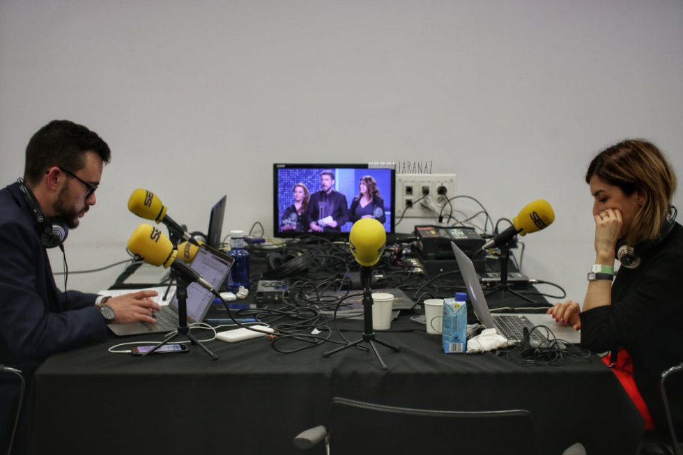 Dos periodistas de cine pendientes de la gala de los Goya Dos periodistas de cine pendientes de la gala de los Goya