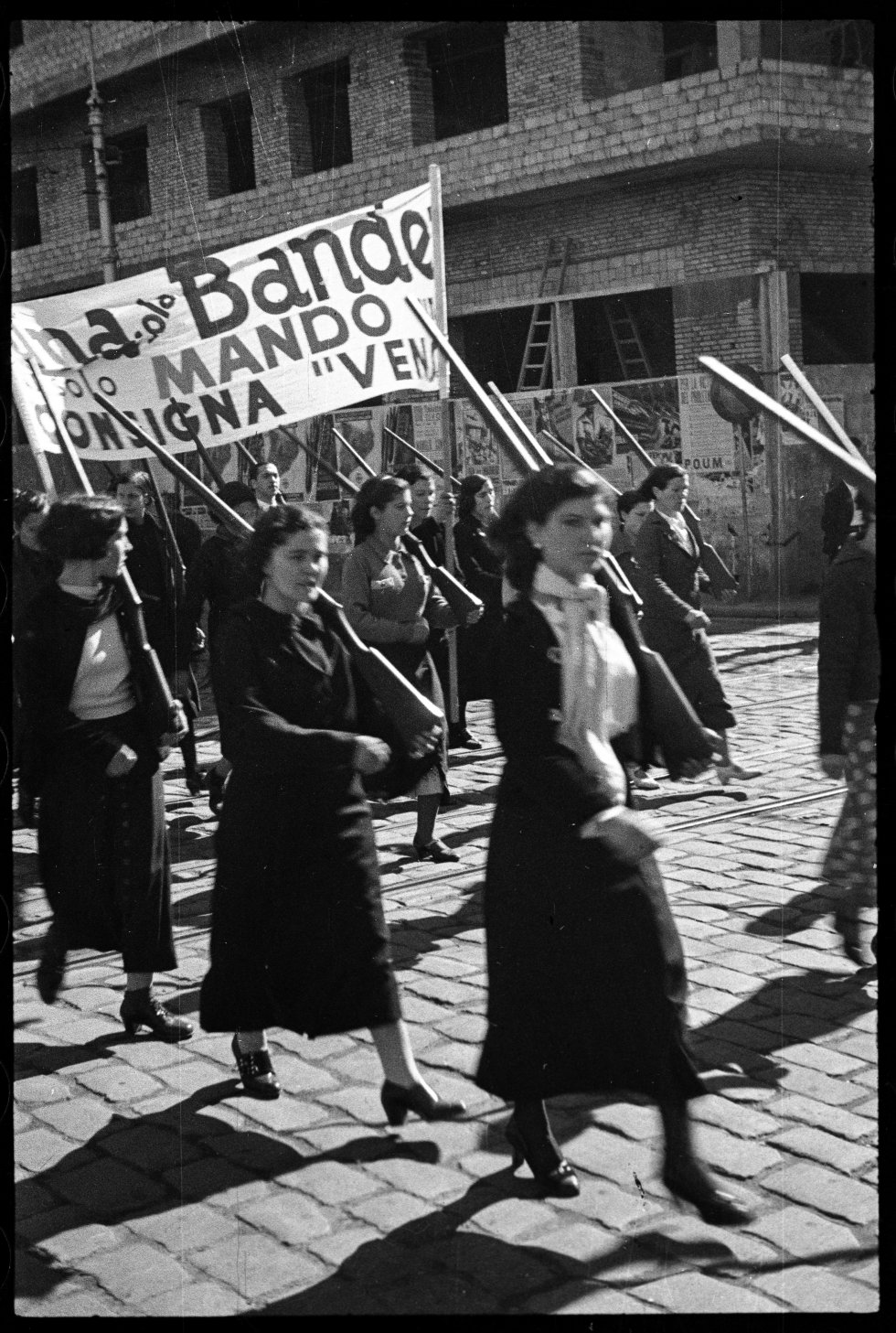 Cuando empiezó la guerra, Campañà era agente oficial de Leixa en Barcelona. En la guerra se alistó con los republicanos como chófer de la aviación. Durante la guerra, publicó un par de fotografías en la revista 'American Photography'. Era catalanista, republicano y muy religioso. Cuando empiezó la guerra, Campañà era agente oficial de Leixa en Barcelona. En la guerra se alistó con los republicanos como chófer de la aviación. Durante la guerra, publicó un par de fotografías en la revista 'American Photography'. Era catalanista, republicano y muy religioso.
