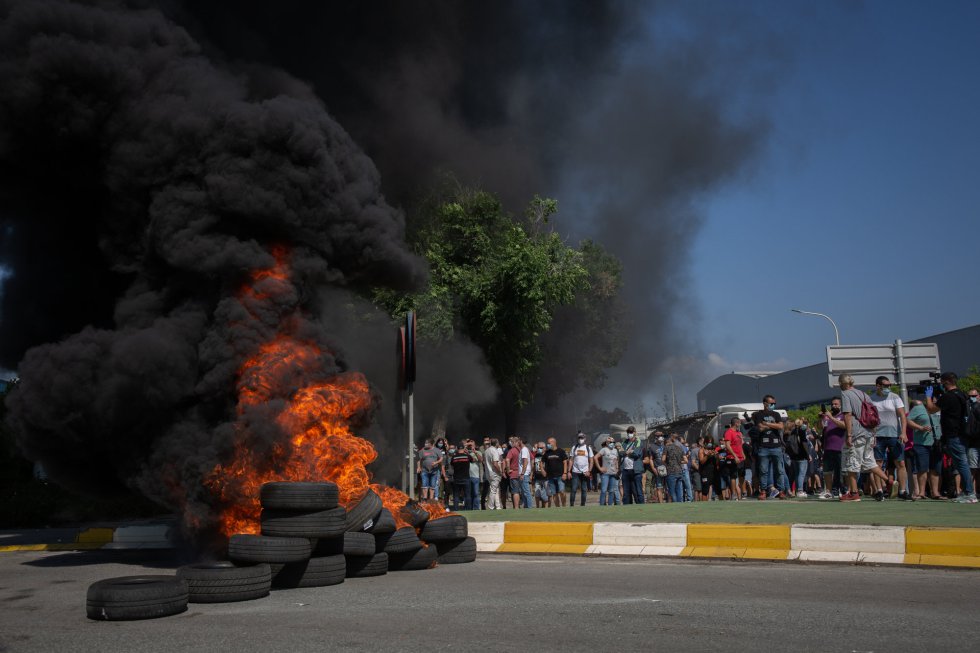 Trabajadores protestan por el cierre de Nissan. Trabajadores protestan por el cierre de Nissan.