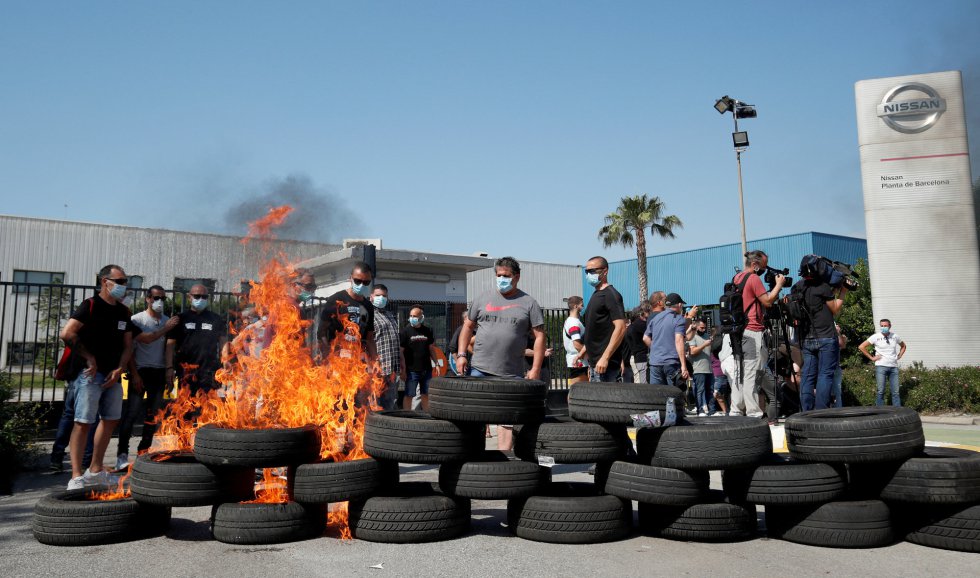 Trabajadores protestan por el cierre de Nissan. Trabajadores protestan por el cierre de Nissan.