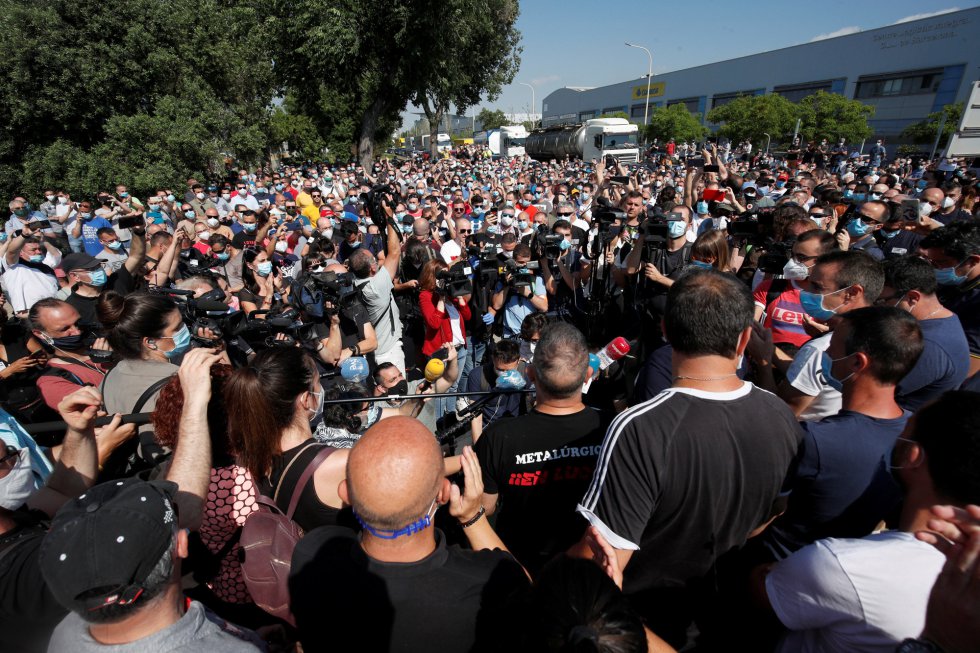 Trabajadores protestan por el cierre de Nissan. Trabajadores protestan por el cierre de Nissan.