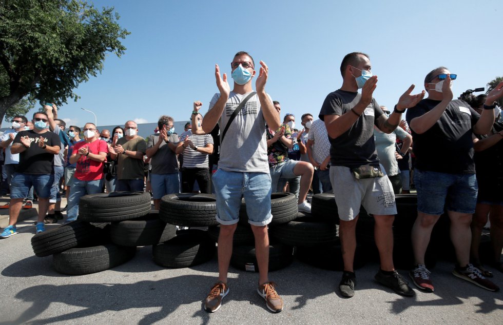 Trabajadores protestan por el cierre de Nissan. Trabajadores protestan por el cierre de Nissan.