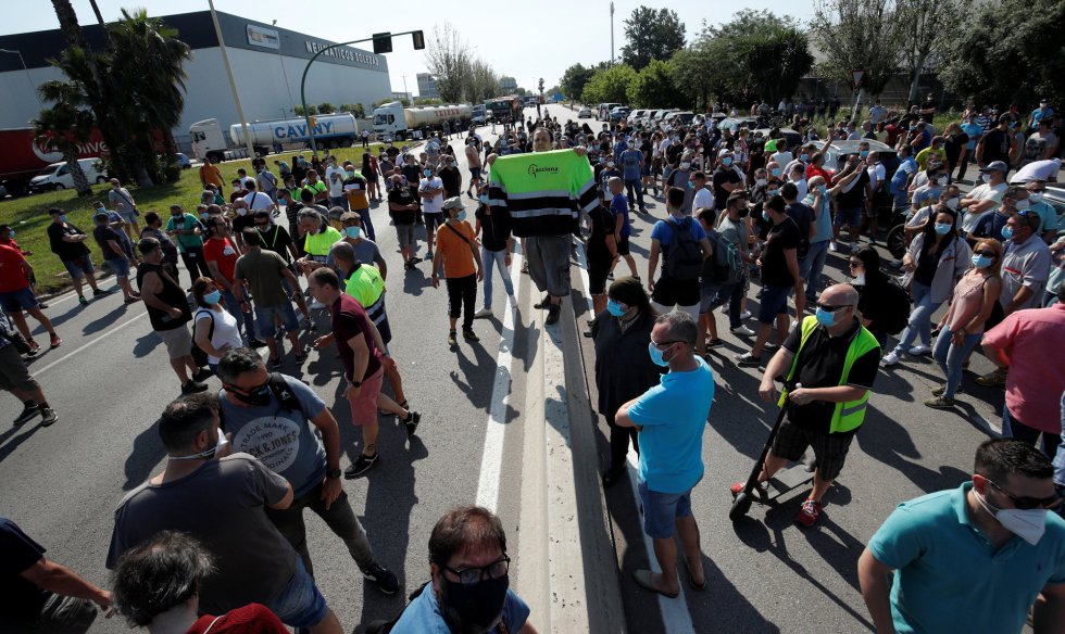 Trabajadores protestan por el cierre de Nissan. Trabajadores protestan por el cierre de Nissan.