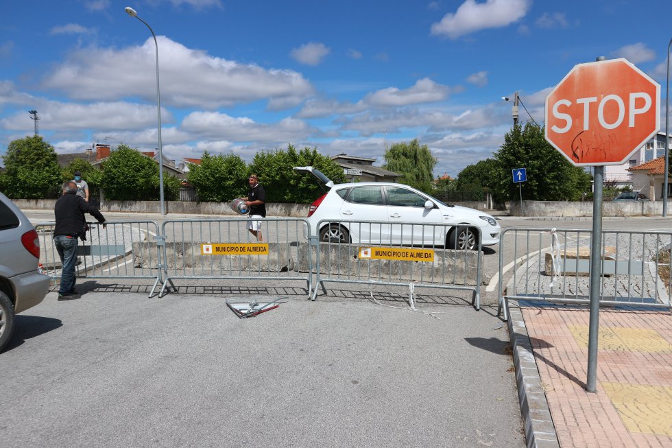 Coronavirus: La "vieja aduana" donde quedan portugueses y españoles sin cruzar la frontera Coronavirus: La "vieja aduana" donde quedan portugueses y españoles sin cruzar la frontera
