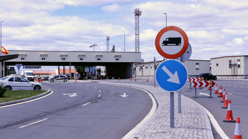 Coronavirus: La "vieja aduana" donde quedan portugueses y españoles sin cruzar la frontera Coronavirus: La "vieja aduana" donde quedan portugueses y españoles sin cruzar la frontera