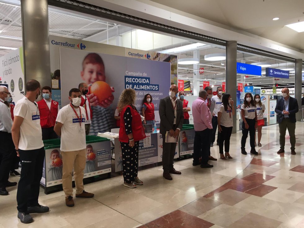 Acción de #KilosDeSolidaridad desde el Carrefour del centro comercial Gran Turia en Xirivella (València). Acción de #KilosDeSolidaridad desde el Carrefour del centro comercial Gran Turia en Xirivella (València).