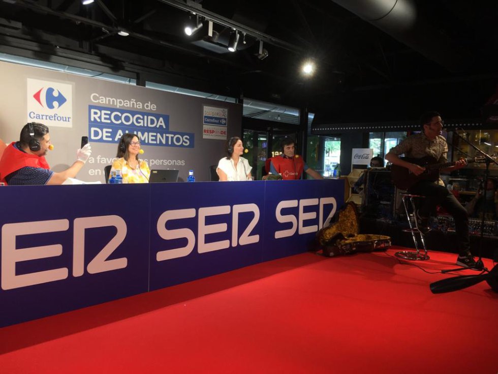 Actuación de 'De Pedro' en el programa especial desde el Carrefour de Alcobendas. Actuación de 'De Pedro' en el programa especial desde el Carrefour de Alcobendas.