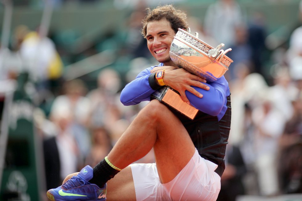 Rafa Nadal abraza la 'Copa de los Mosqueteros' en 2017 Rafa Nadal abraza la 'Copa de los Mosqueteros' en 2017
