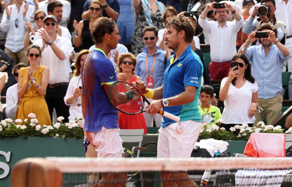 Rafa Nadal y Stan Wawrinka se saludan tras la final de Roland Garros 2017 Rafa Nadal y Stan Wawrinka se saludan tras la final de Roland Garros 2017