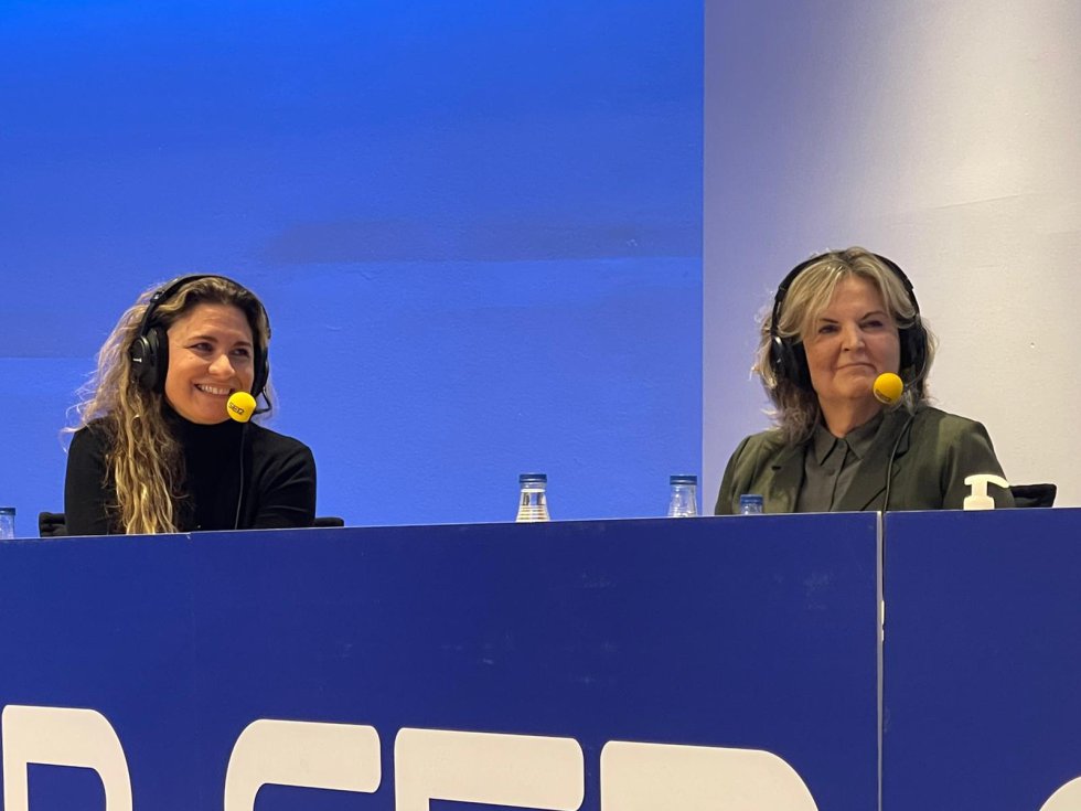 Elena Pinilla, investigadora del centro de tecnología nanofotónica de la Universitat de València (izquierda) y Pilar Mateo, doctora en química por el CSIC y la Universitat de València (derecha) Elena Pinilla, investigadora del centro de tecnología nanofotónica de la Universitat de València (izquierda) y Pilar Mateo, doctora en química por el CSIC y la Universitat de València (derecha)