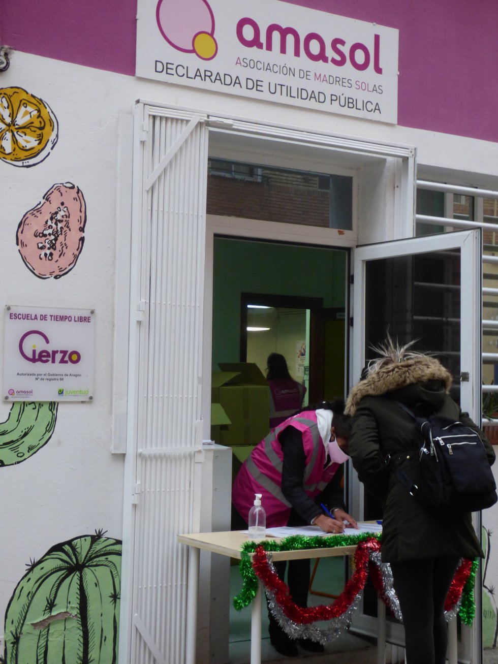Amasol es la Asociación de Madres Solas que trabaja de forma integral con estas mujeres y familias. Amasol es la Asociación de Madres Solas que trabaja de forma integral con estas mujeres y familias.