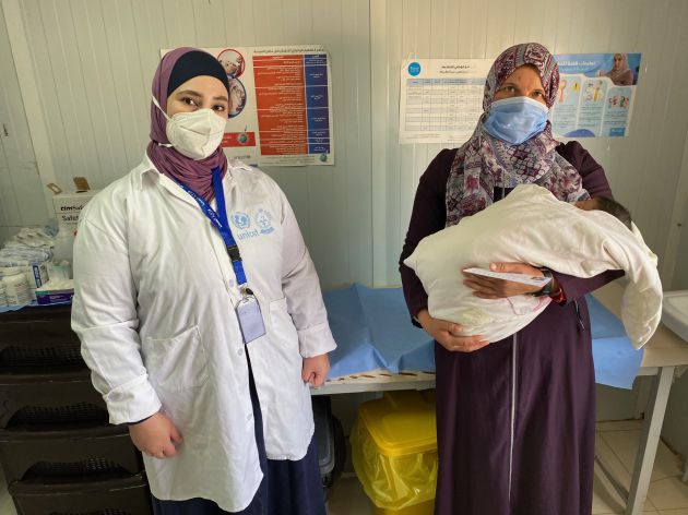 Hayat, la mamá de Mustapha, ha dado a luz en este campo de refugiados a 3 de sus 7 hijos. Hayat, la mamá de Mustapha, ha dado a luz en este campo de refugiados a 3 de sus 7 hijos.