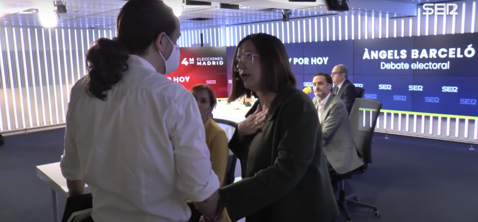 La locutora ha pedido a Pablo Iglesias que no dejara el debate: "Pablo, atiéndeme un momento a mí" La locutora ha pedido a Pablo Iglesias que no dejara el debate: "Pablo, atiéndeme un momento a mí"