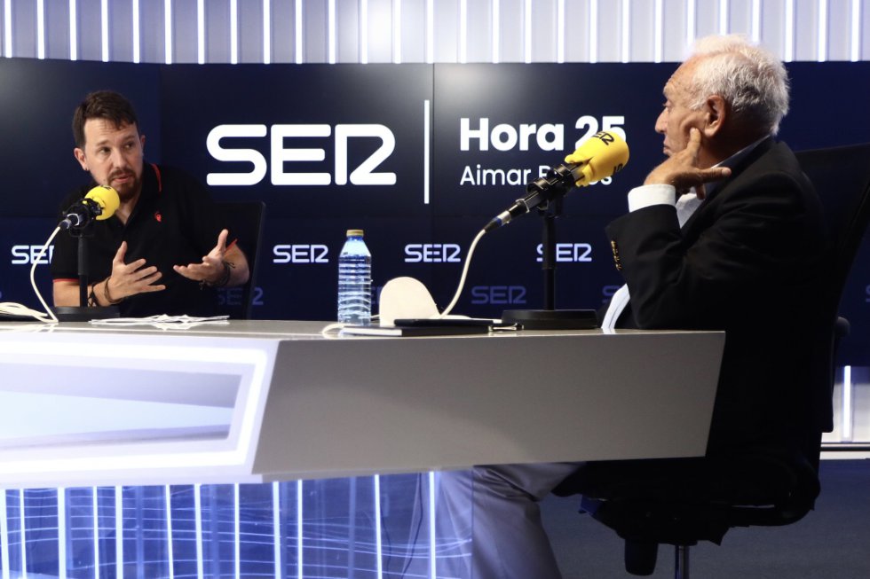 Pablo Iglesias y José Manuel García-Margallo debaten en 'Hora 25'. Pablo Iglesias y José Manuel García-Margallo debaten en 'Hora 25'.