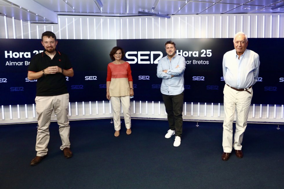 Pablo Iglesias, Carmen Calvo, Aimar Bretos y José Manuel García-Margallo en 'Hora 25'. Pablo Iglesias, Carmen Calvo, Aimar Bretos y José Manuel García-Margallo en 'Hora 25'.
