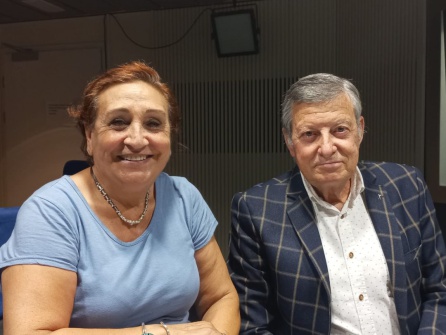 José Antonio Quintanar, paciente de alzhéimer y Luisa García, su mujer, en los estudios de la Cadena SER