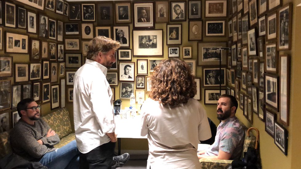 Pere Aznar, Javier del Pino, Paqui Ramos y Antonio Castelo entre bambalinas. Pere Aznar, Javier del Pino, Paqui Ramos y Antonio Castelo entre bambalinas.