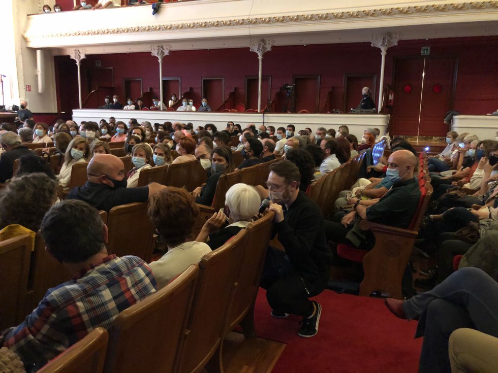 Manuel Burque charla con el público desde el Festivan JA! Bilbao. Manuel Burque charla con el público desde el Festivan JA! Bilbao.