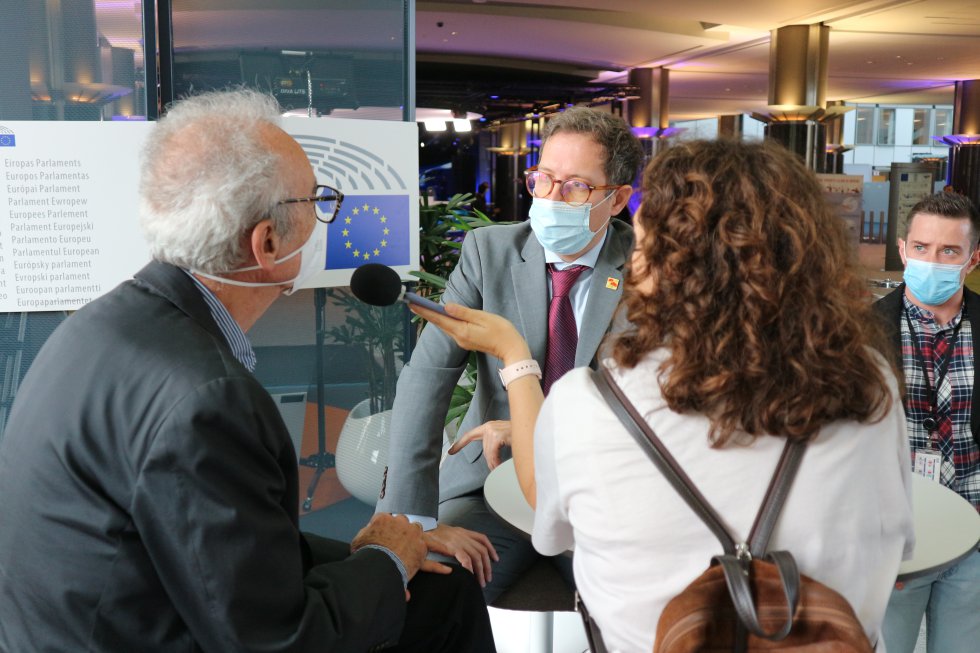 La visita de Millás al Parlamento Europeo, en imágenes La visita de Millás al Parlamento Europeo, en imágenes