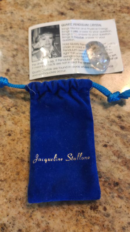 Amuleto de cuarzo que la Sra. Stallone le regaló a Àngel Casas