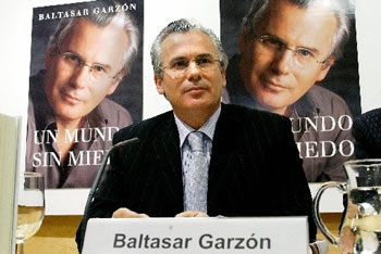 Baltasar Garzón, ayer durante la presentación de sus memorias. (Foto: Reuters)