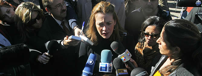Pilar Manjón atiende a los medios tras escuchar la sentencia