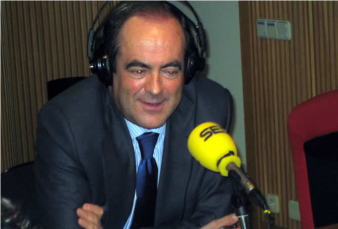 José Bono, durante su intervención en el programa La Ventana, con Gemma Nierga