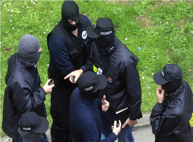 La Policía recaba información tras el atentado que ha causado la muerte del ex concejal socialista La Policía recaba información tras el atentado que ha causado la muerte del ex concejal socialista