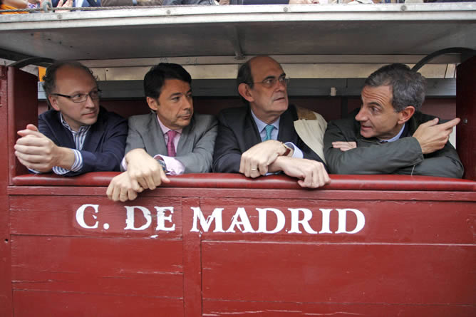 Los dirigentes del PP Elorriaga, González, Astarloa y Costa en la plaza de Toros de Las Ventas el pasado viernes 30 de mayo. FOTO: (ÁLVARO GARCíA / EL PAÍS)