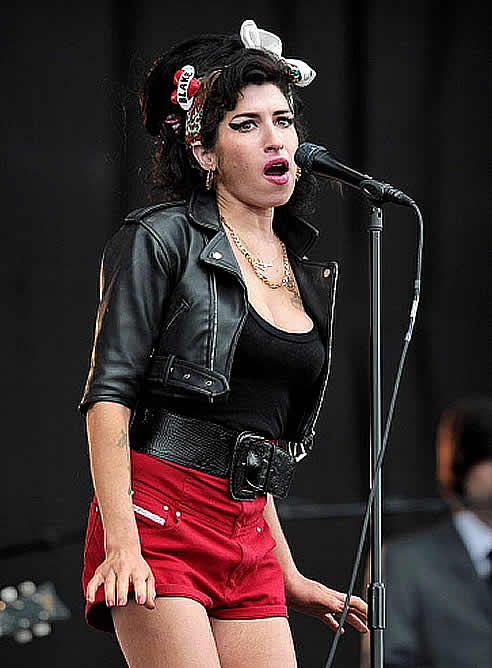 La suegra de Amy Winehouse pide el arresto de la cantante