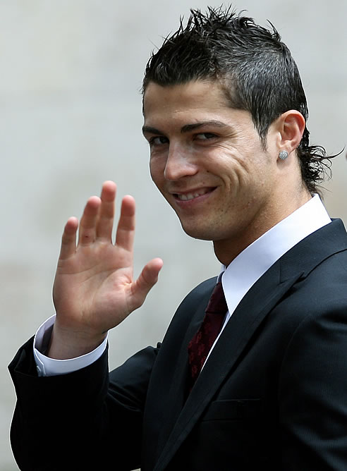 Cristiano Ronaldo anuncia en Portugal que se queda en el Manchester United  | Últimas noticias de Deportes | Cadena SER