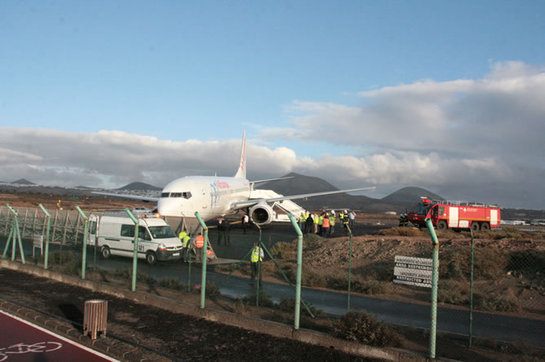 FOTOGALERIA: Se sale un avión de la pista en Lanzarote