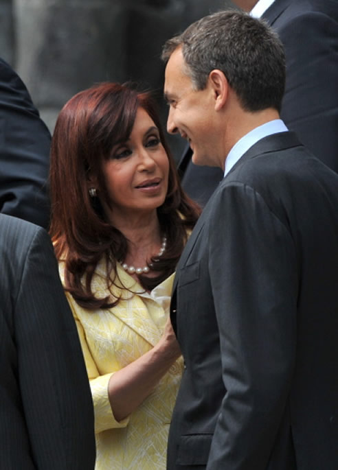 Kirchner dialoga con Zapatero en la XVIII Cumbre Iberoamericana