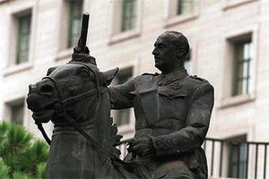 La estatua es gemela de la que existía en Valencia y de la que se retiró de los Nuevos Ministerios de Madrid hace cinco años