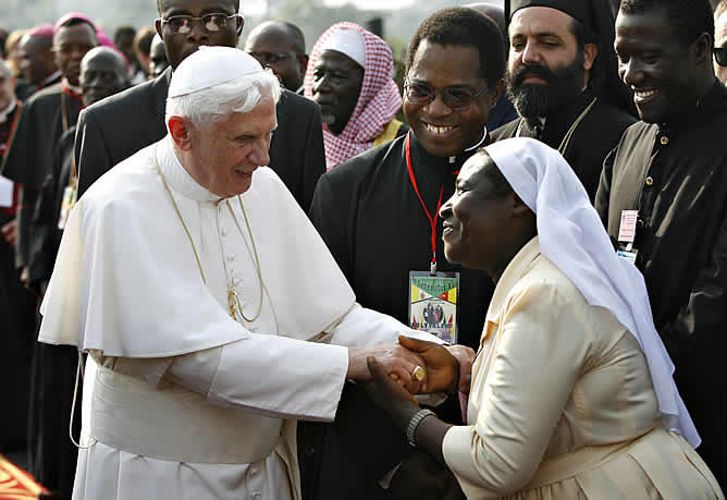 El Papa Benedicto XVI a su llegada hoy a Yaunde