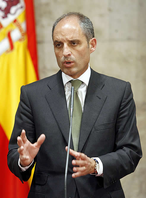 El presidente de la Comunidad Valenciana, Francisco Camps, mantiene una estrecha amistad con Álvaro Pérez, presunto jefe en Valencia de la trama corrupta ligada al PP