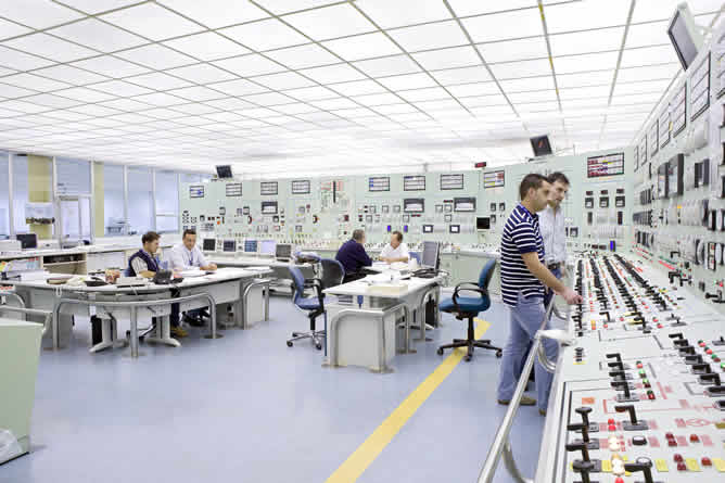 Sala de control de la central nuclear de Garoña