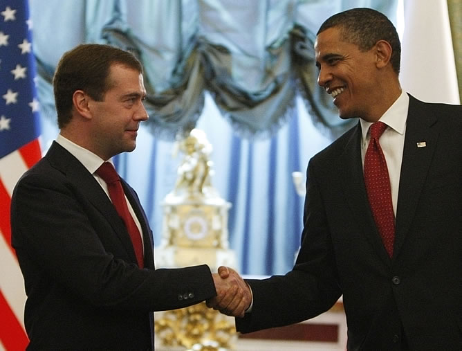 En la imagen, el presidente Obama junto a su homólogo ruso, Dmitri Medvédev.