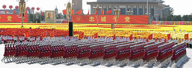 Desfile femenino en la Plaza de Tiananmen
