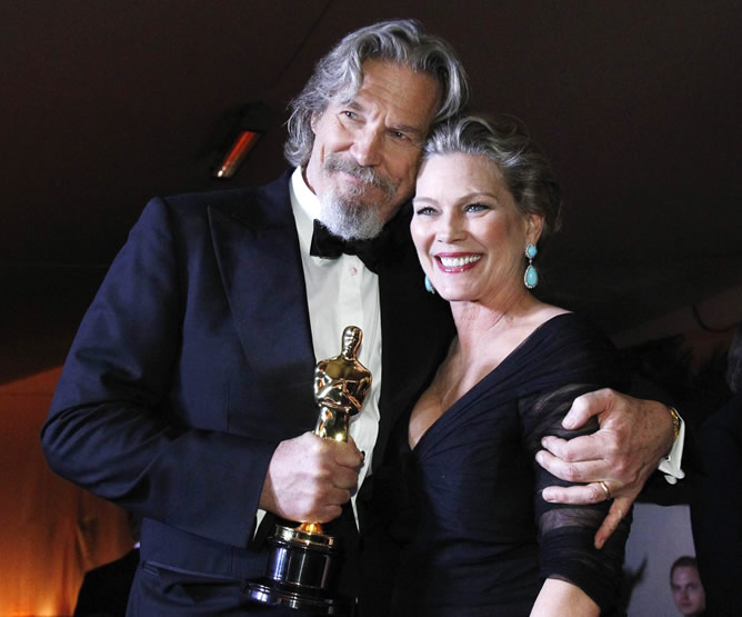 Bridges cuando recibió el Oscar a mejor actor por su papel de cantante de country en 'Corazón salvaje'