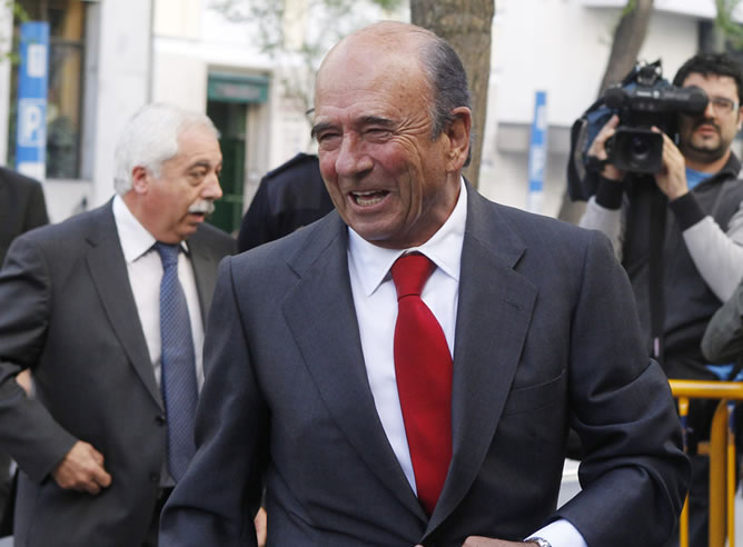 Botín asegura al juez que el Santander "jamás" pagó a Garzón