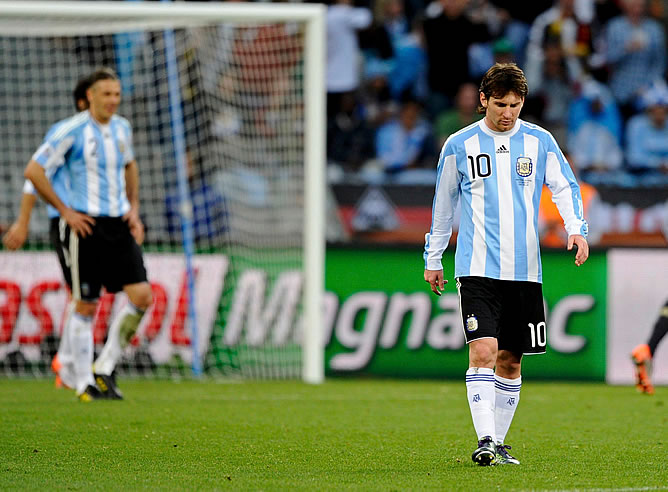 Messi, cabizbajo después de caer eliminada Argentina