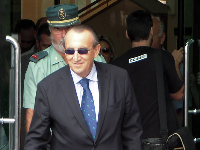 Carlos Fabra, a su salida de los juzgados en septiembre de 2010
