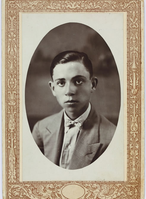 Miguel Hernández, a los 14 años (1924) / EXPOSICIÓN OFICIAL