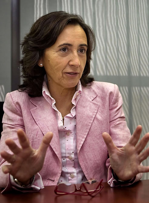La consejera andaluza de Obras Públicas, Rosa Aguilar, será la nueva ministra de Medio Ambiente y Medio Rural y Marino, en sustitución de Elena Espinosa