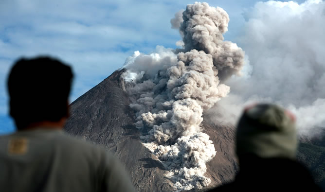 Fuerte erupción del volcán indonesio Merapi | Internacional | Cadena SER